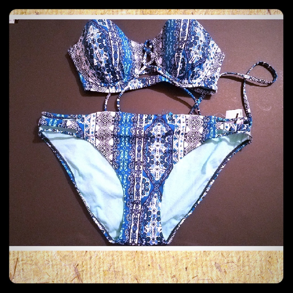 1 pair swimwear size bra is large underwear is xl